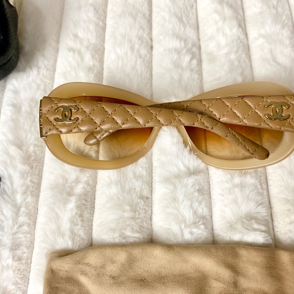 CHANEL Vintage Logo Quilted Sunglasses - Picture 2 of 9
